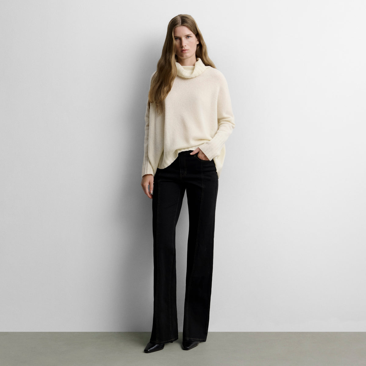 Pantalon en sergé à surpiqûres contrastées