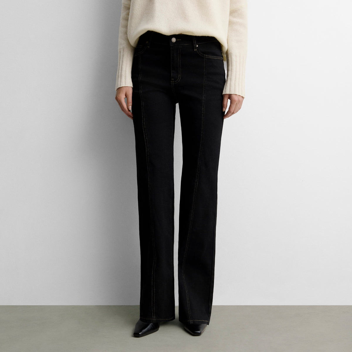 Pantalon en sergé à surpiqûres contrastées
