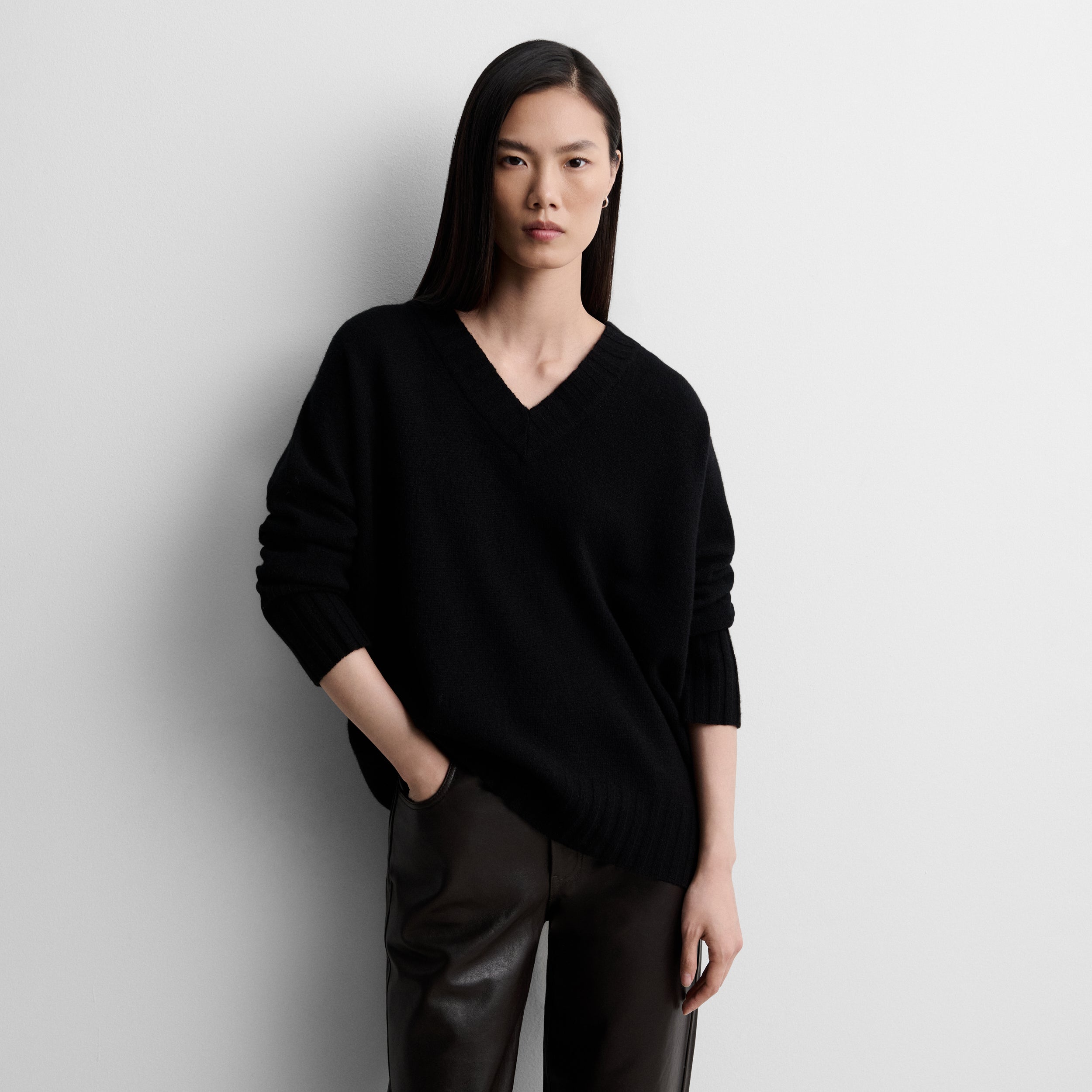 Pull ample col en V