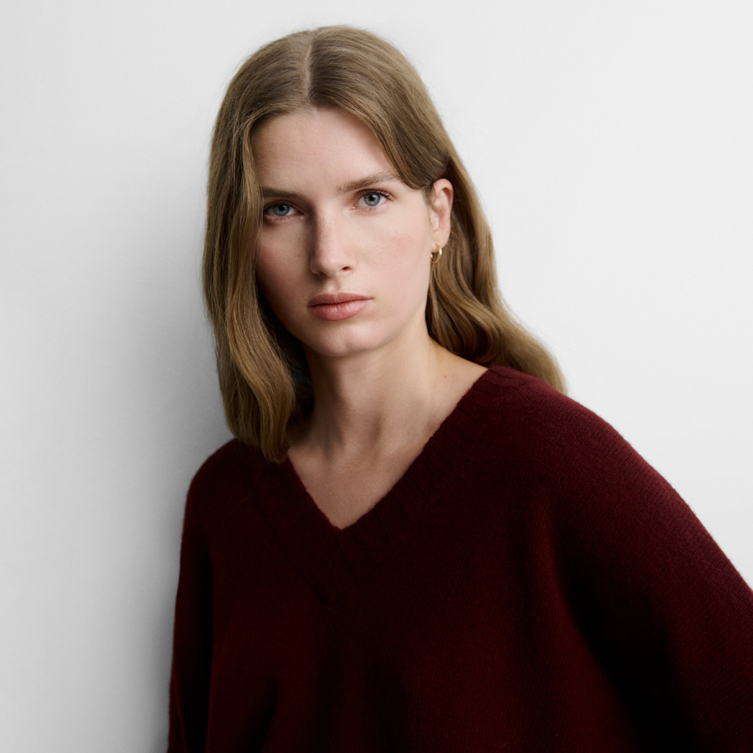Pull ample col en V