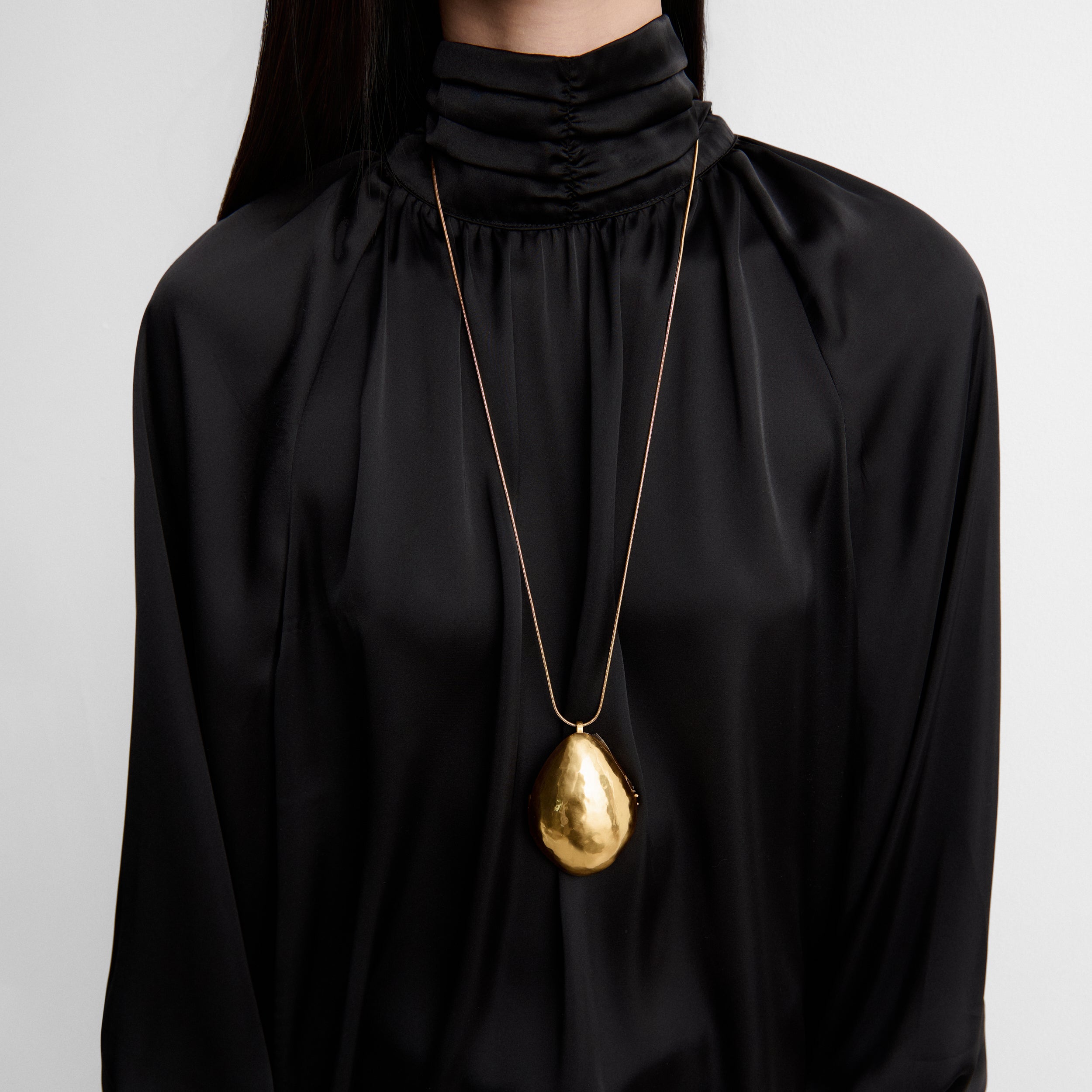 Collier doré médaillon