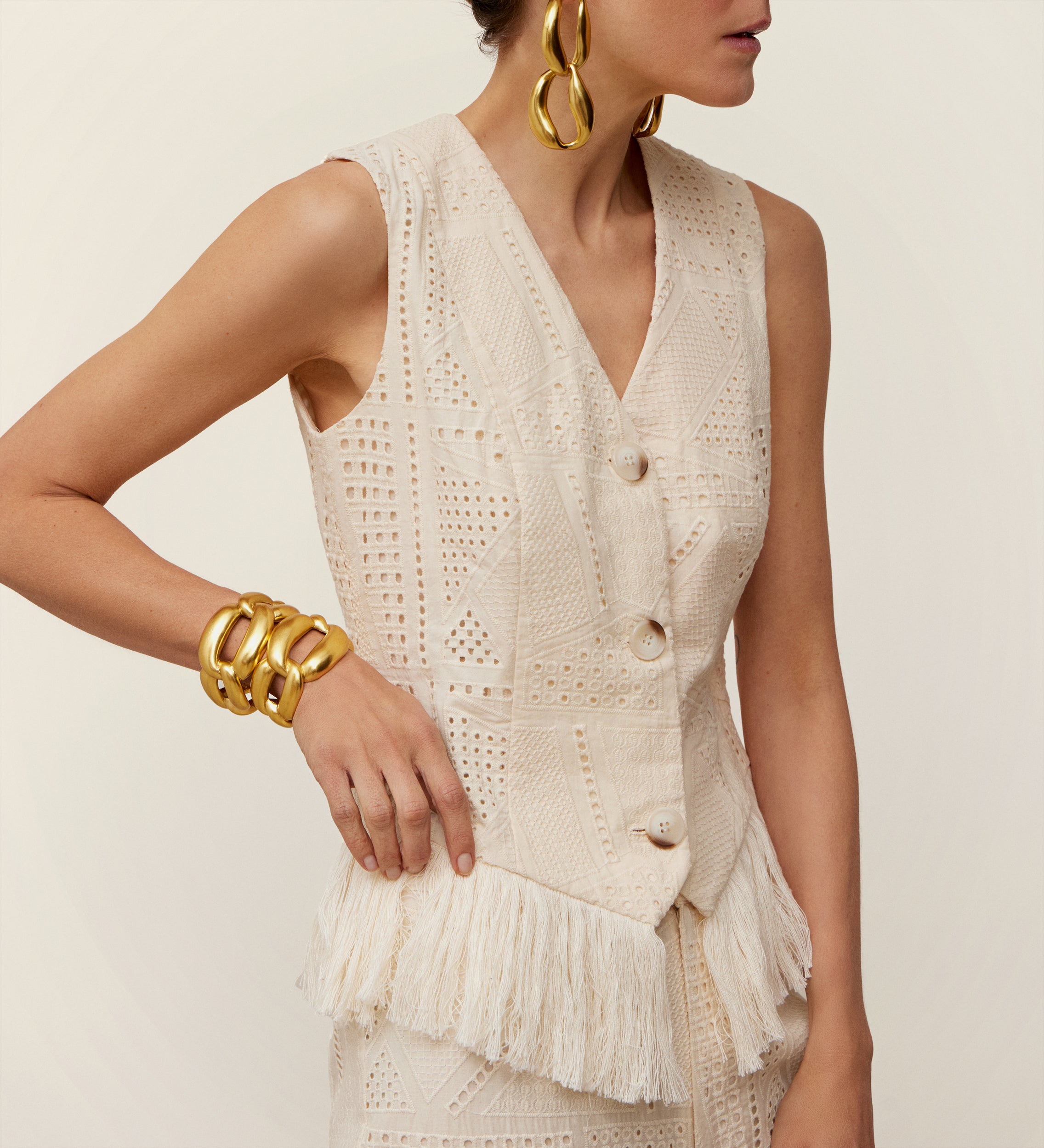 Gilet en coton brodé à franges