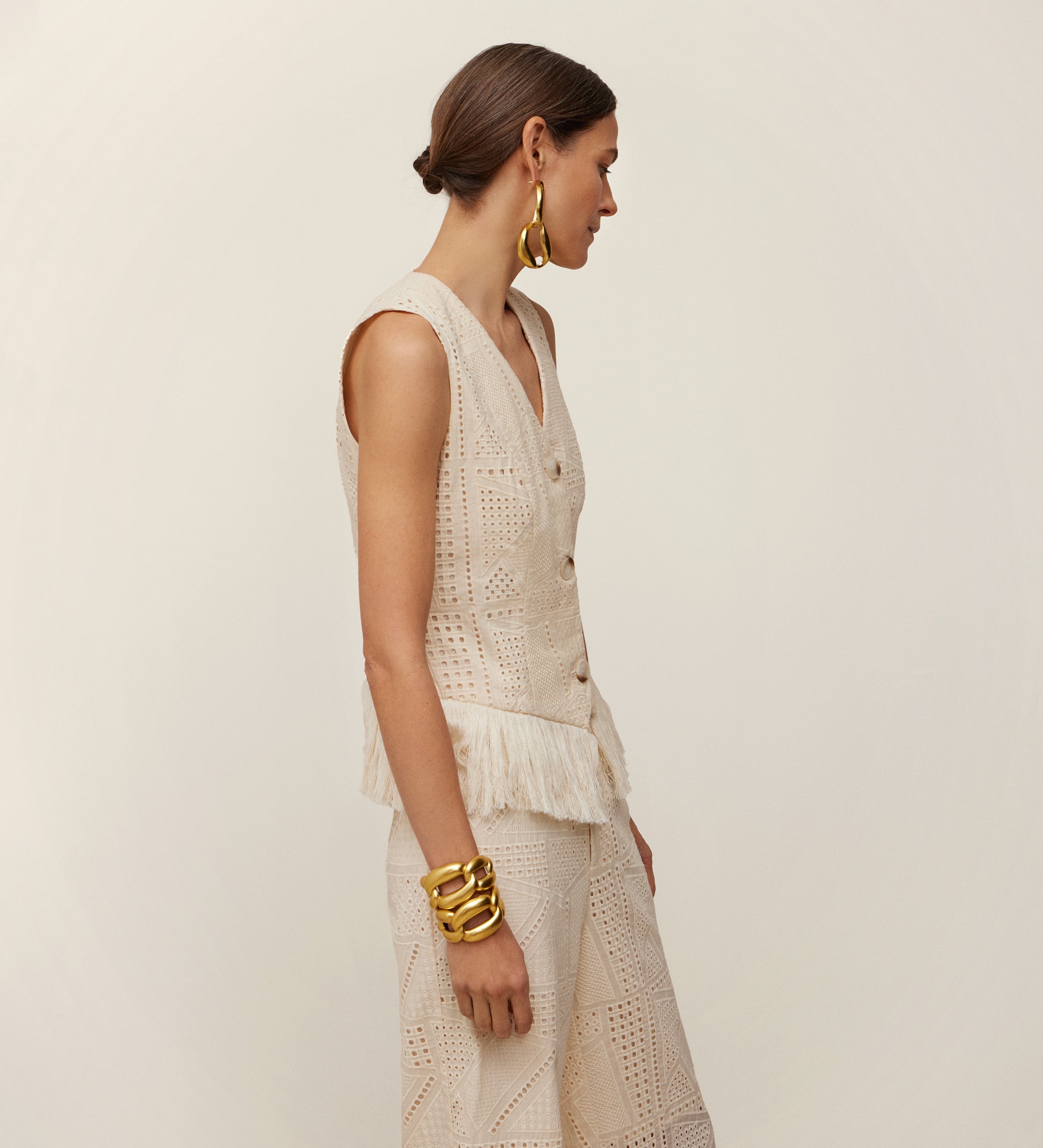 Gilet en coton brodé à franges