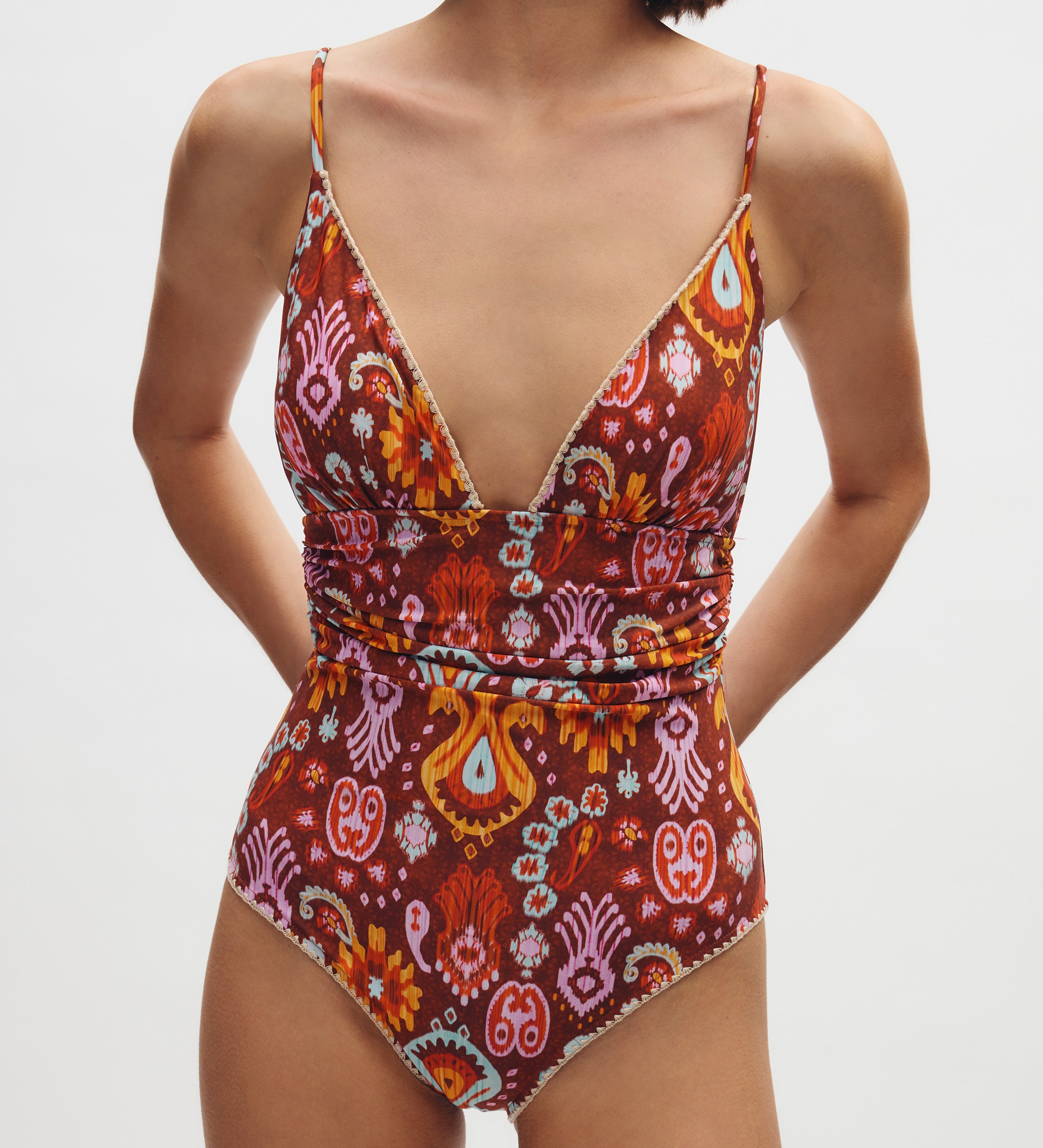 Bañador con escote pico