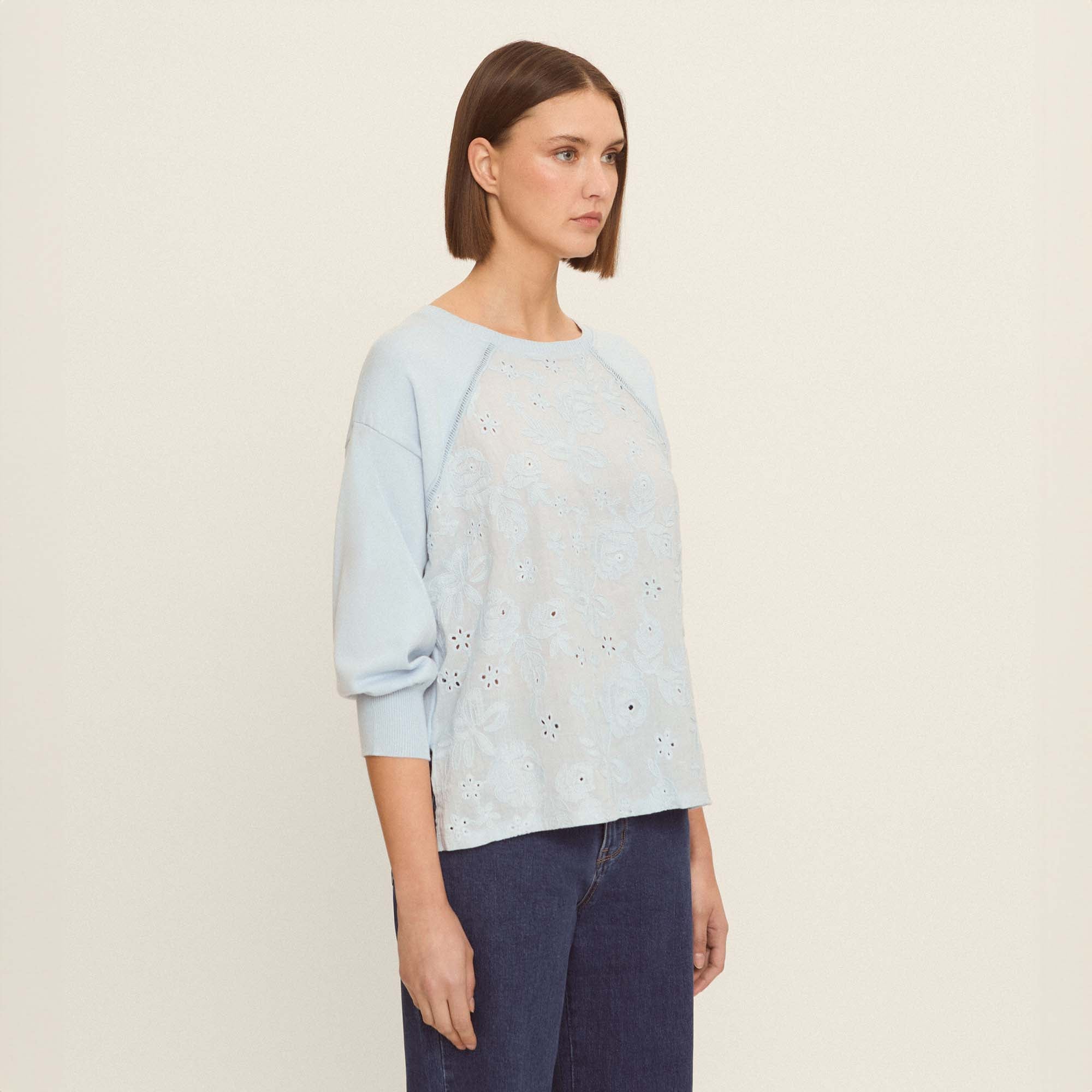 Pull devant en coton brodé