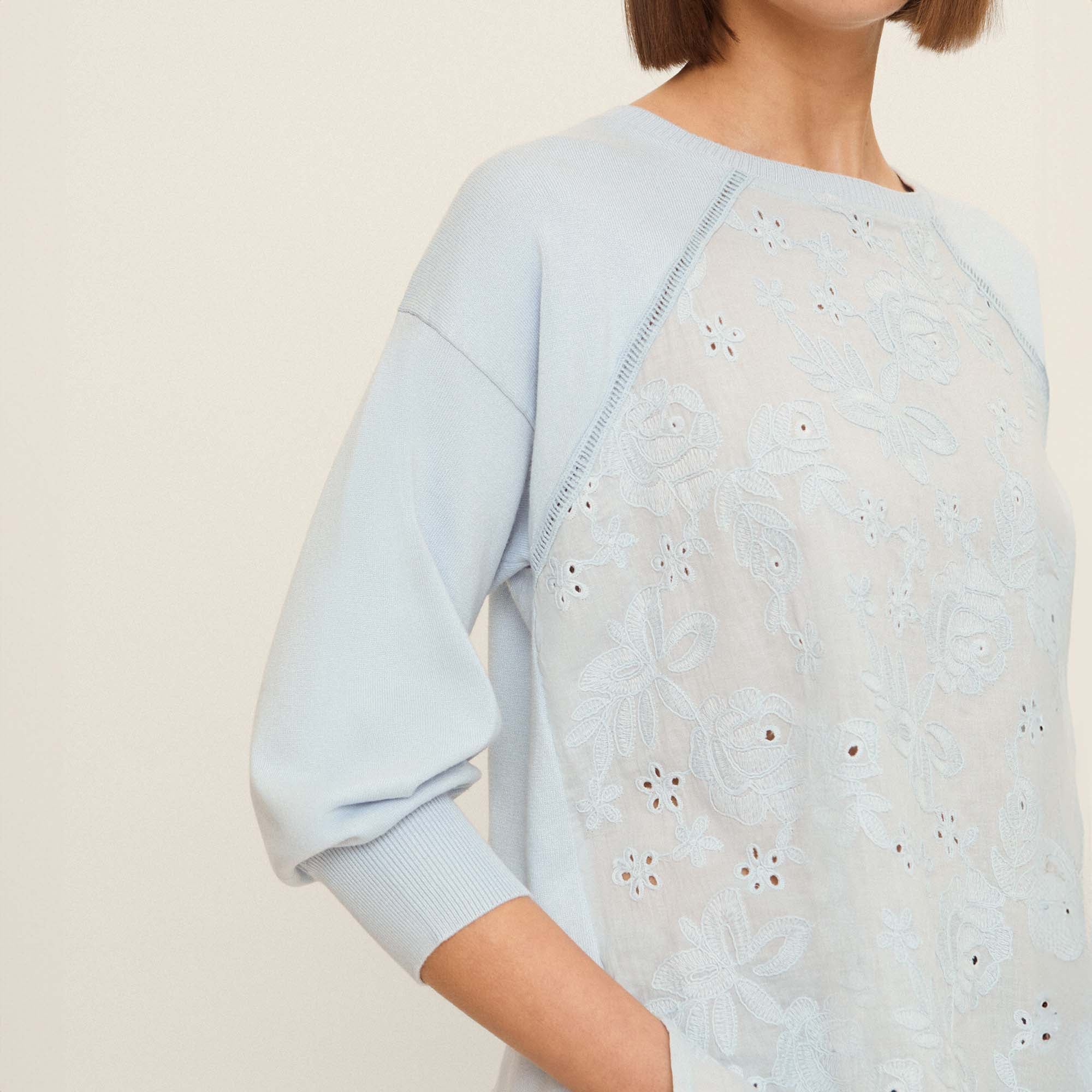 Pull devant en coton brodé
