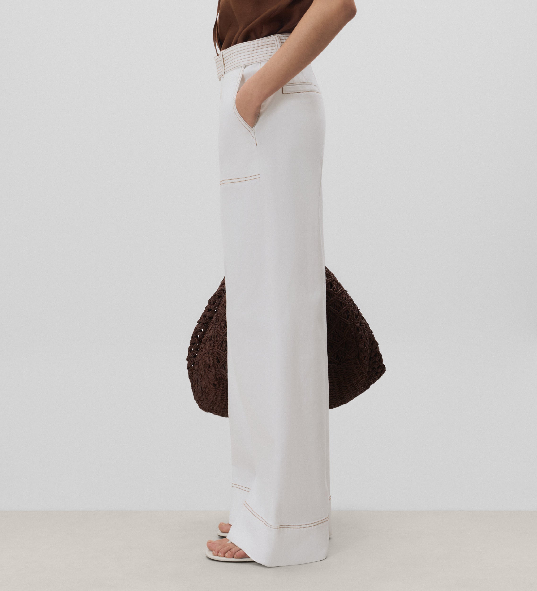 Pantalón denim pespuntes