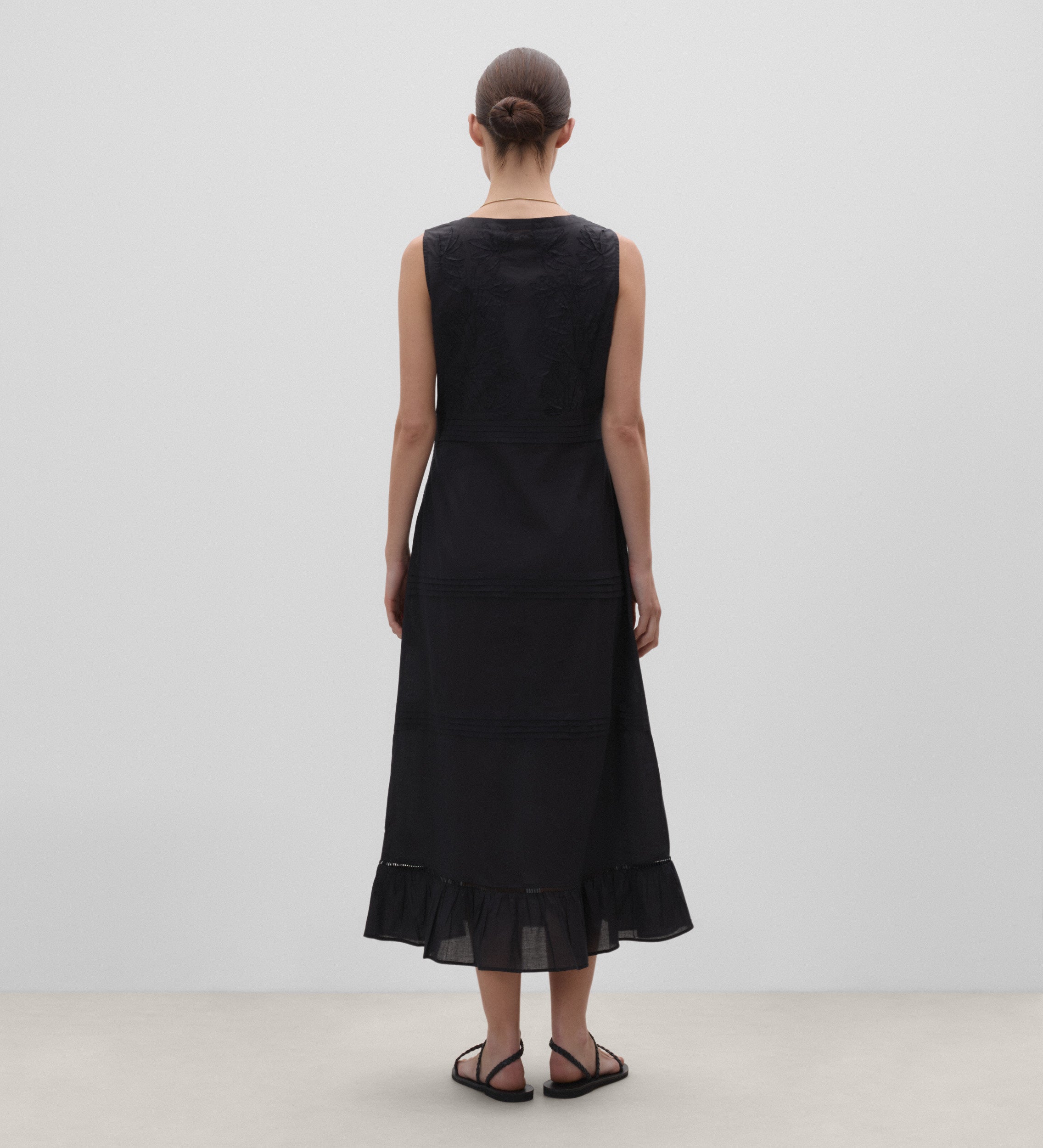 Long dress with trimmings