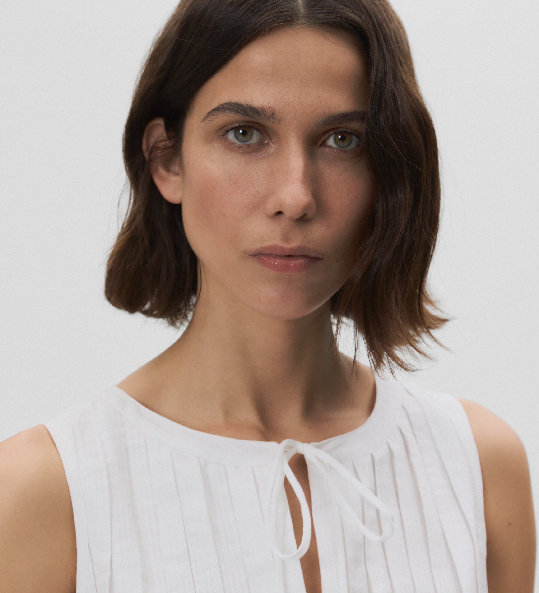 Top pleats bow