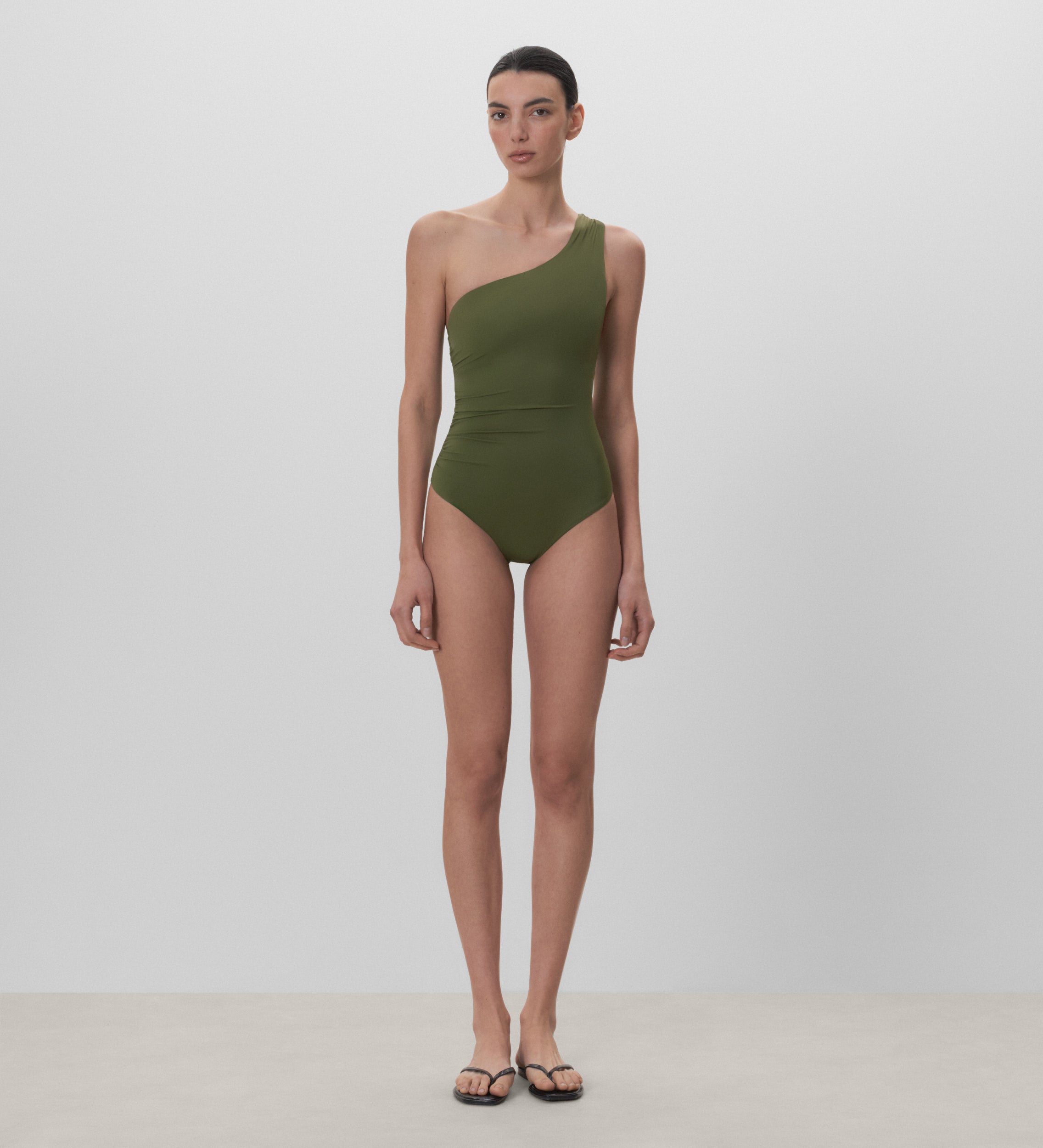 Maillot de bain à décolleté asymétrique