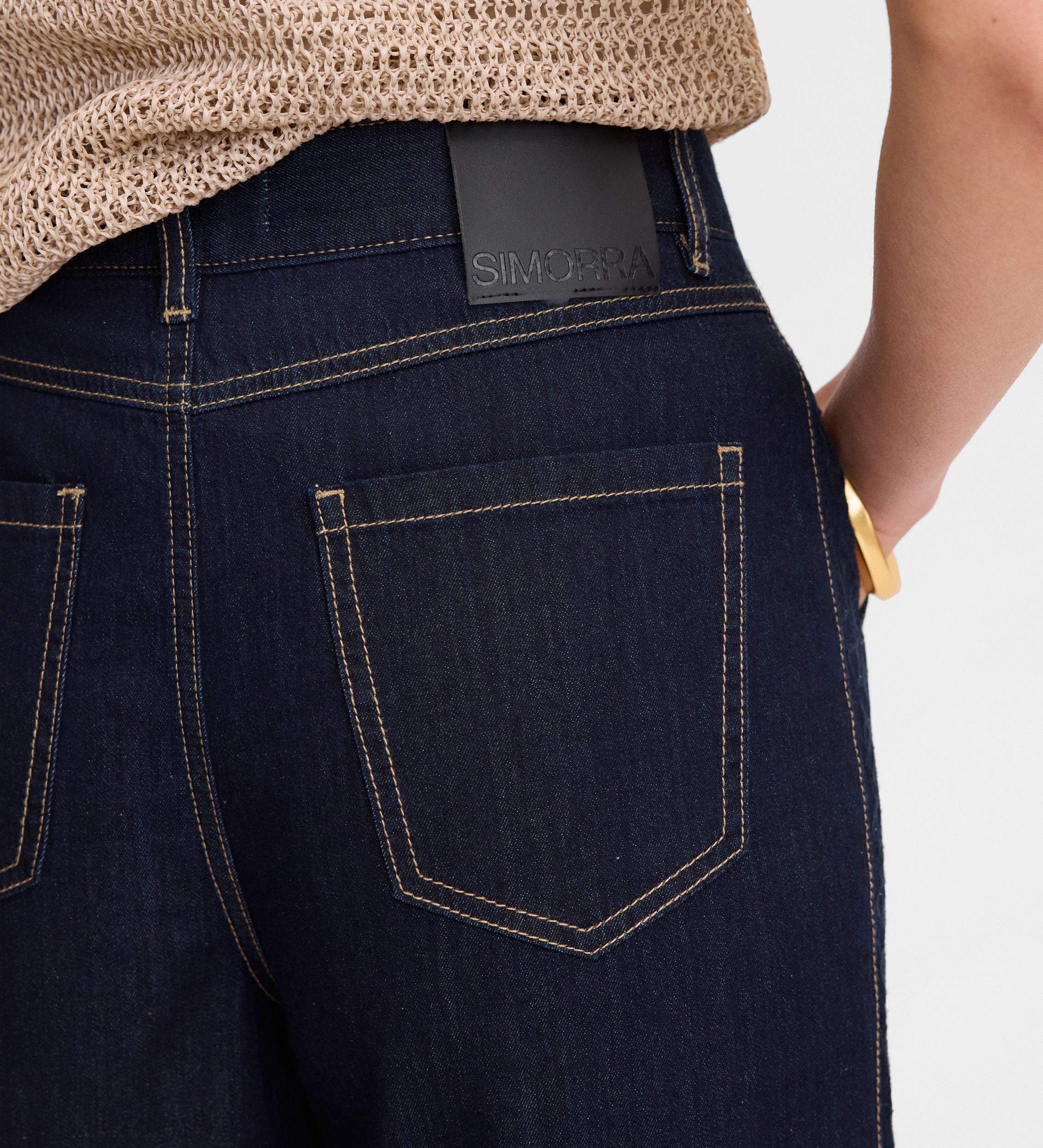 Pantalón vaquero ancho bordado
