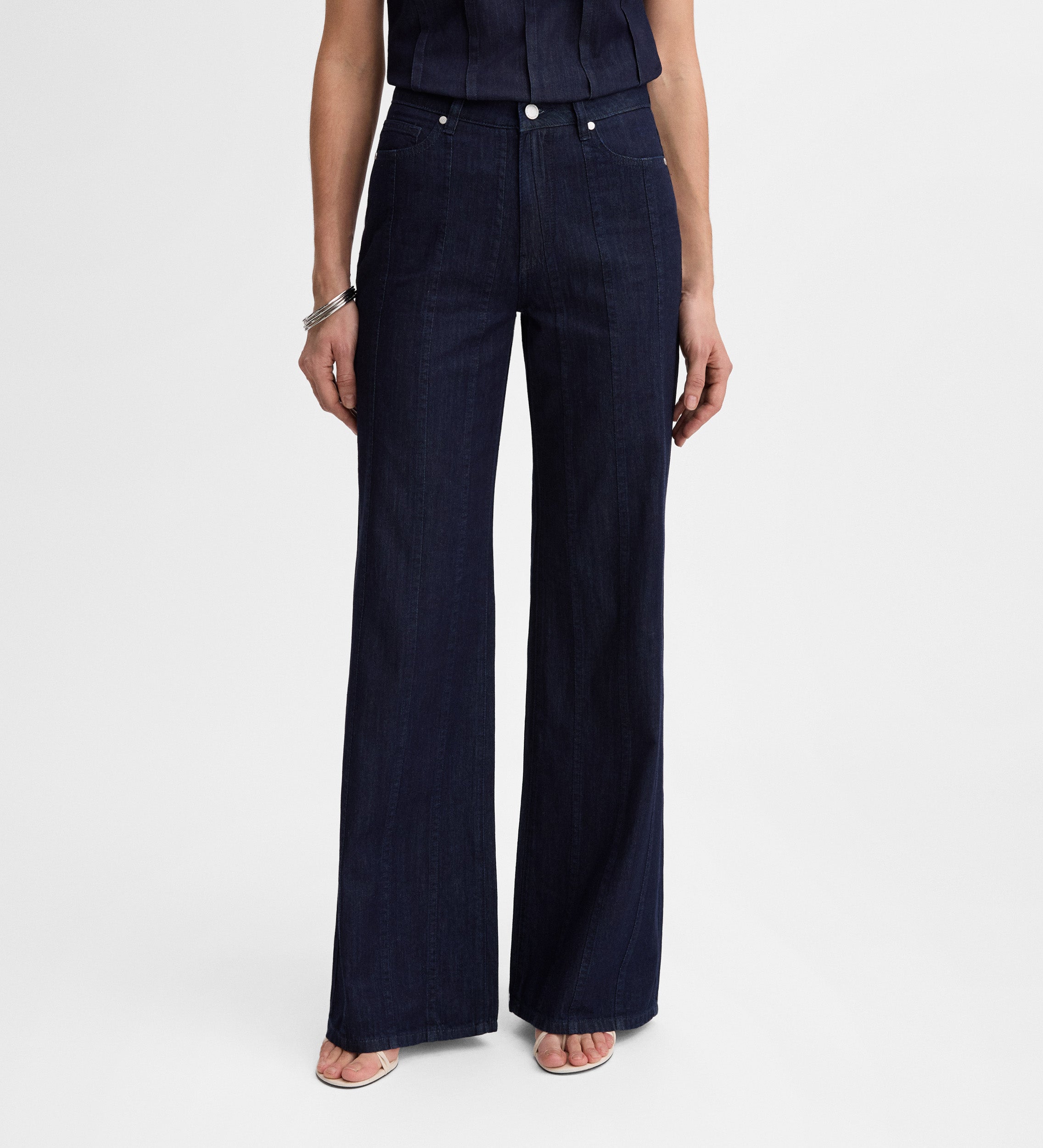 Pantalón vaquero detalle pespuntes