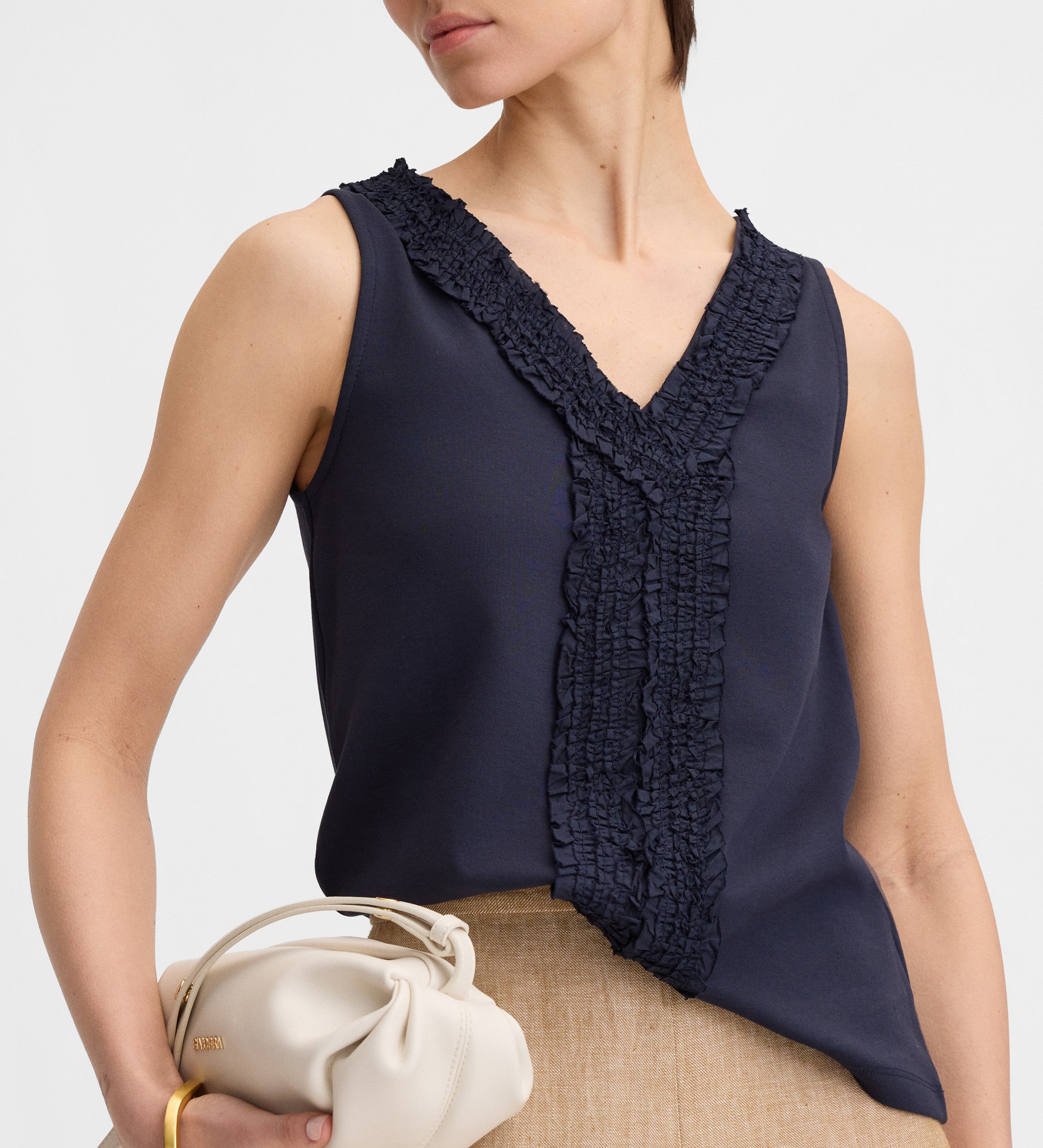 Top brodé en textile