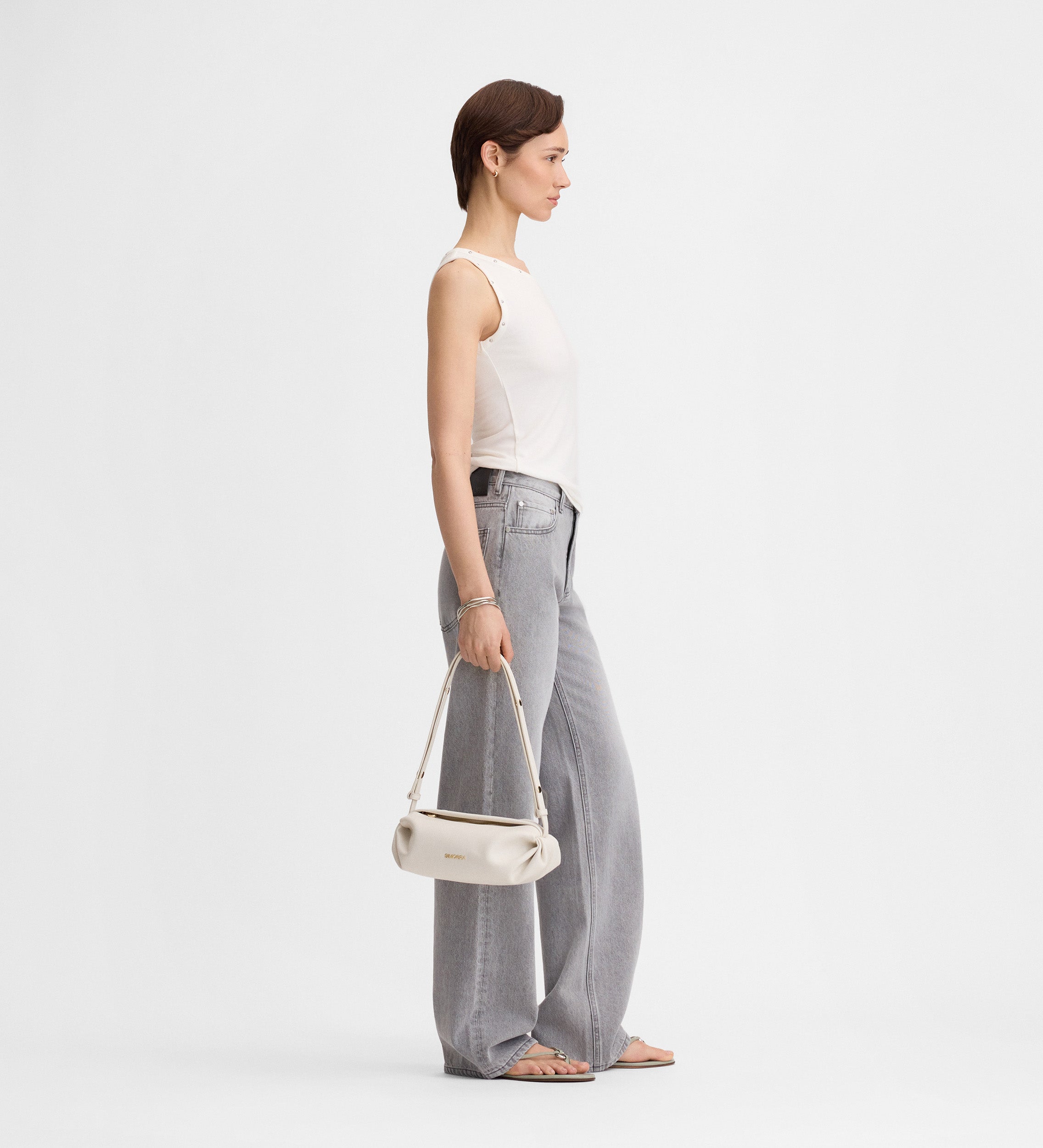 Sleeveless t-shirt with rivets