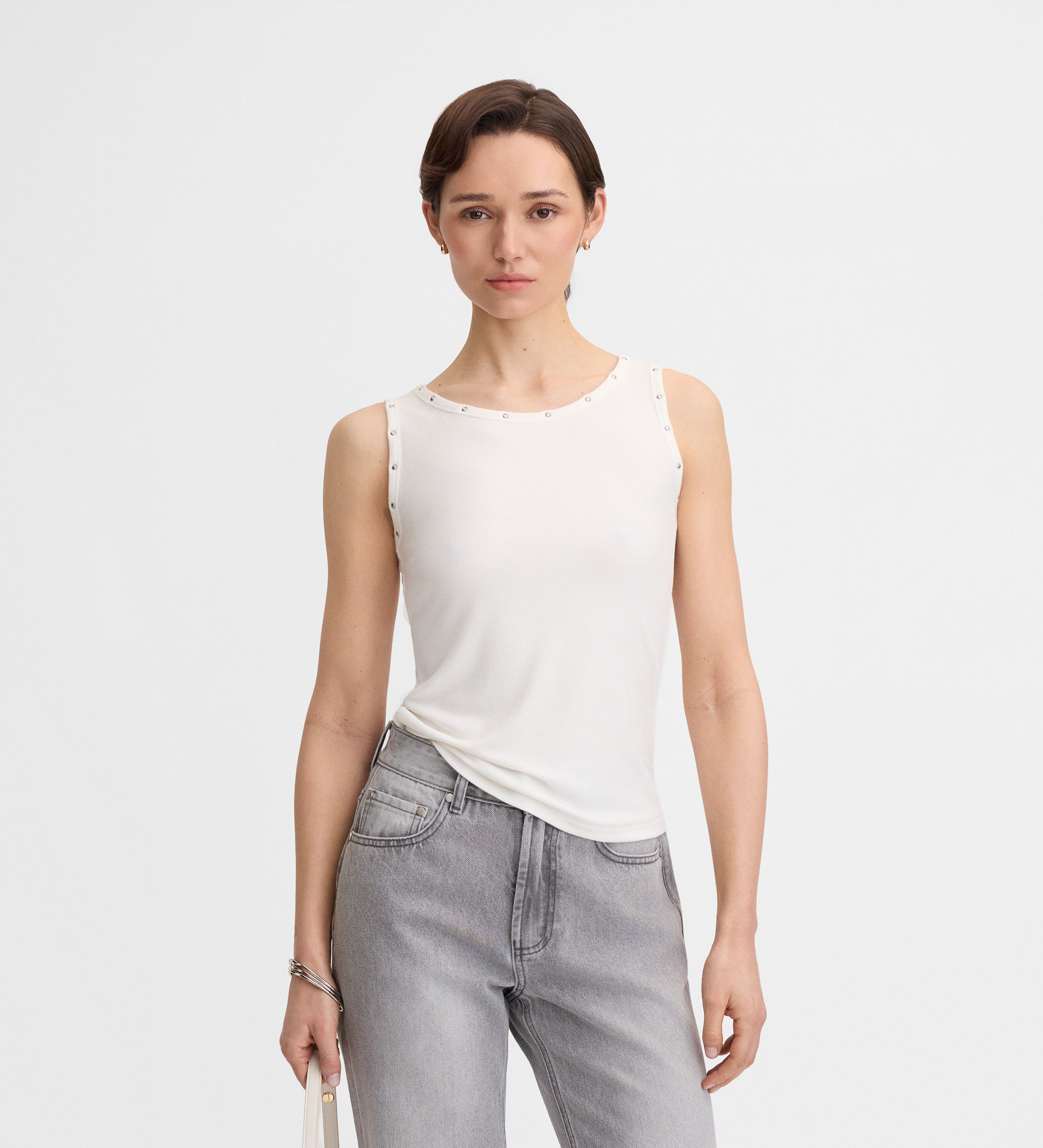 Sleeveless t-shirt with rivets