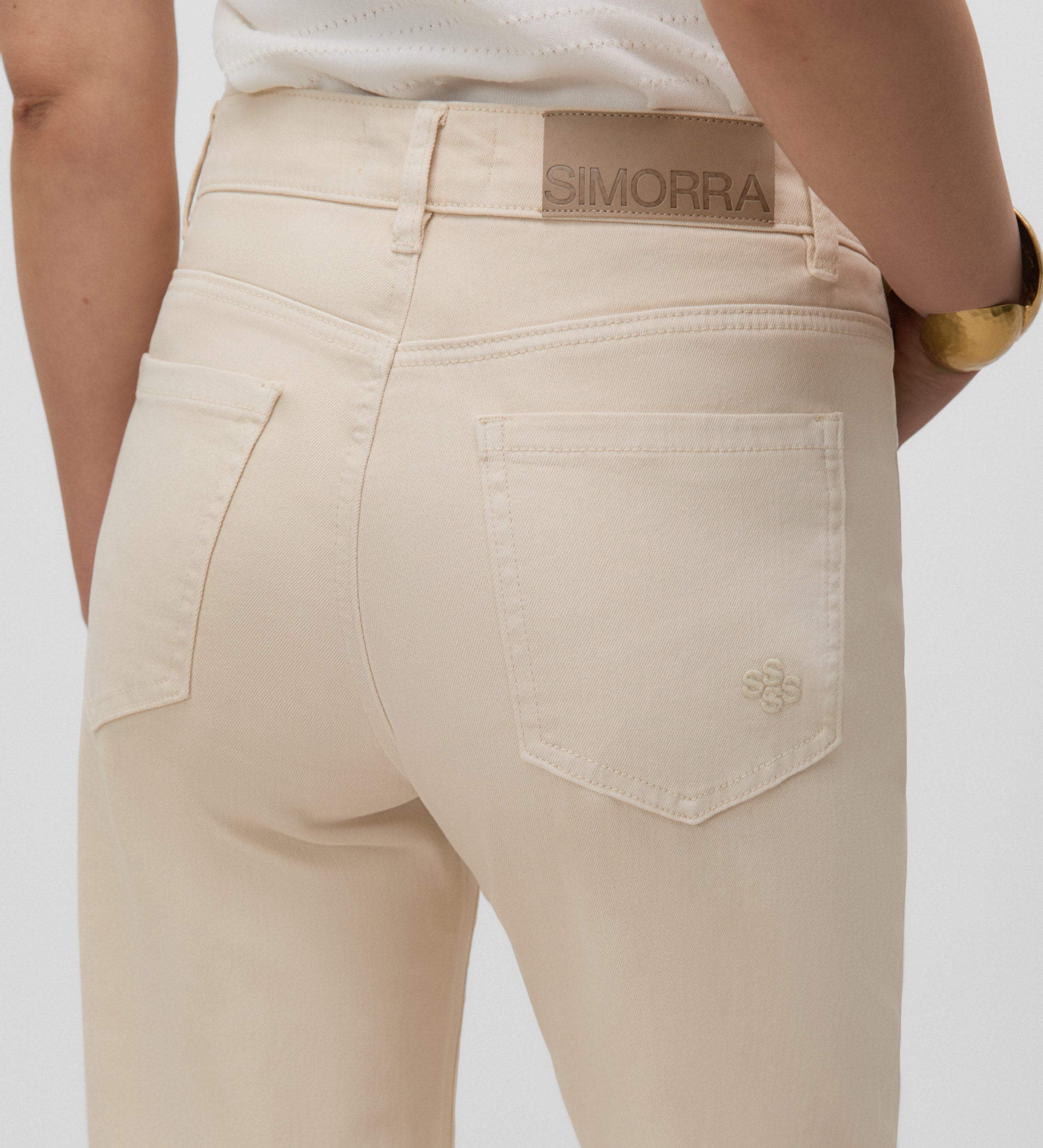 Pantalon long en sergé sur le devant