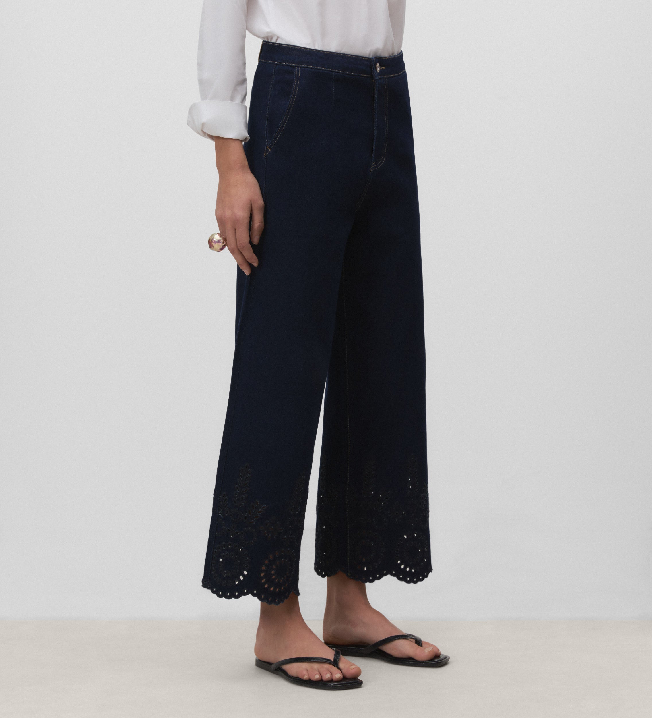 Jean court avec broderie anglaise