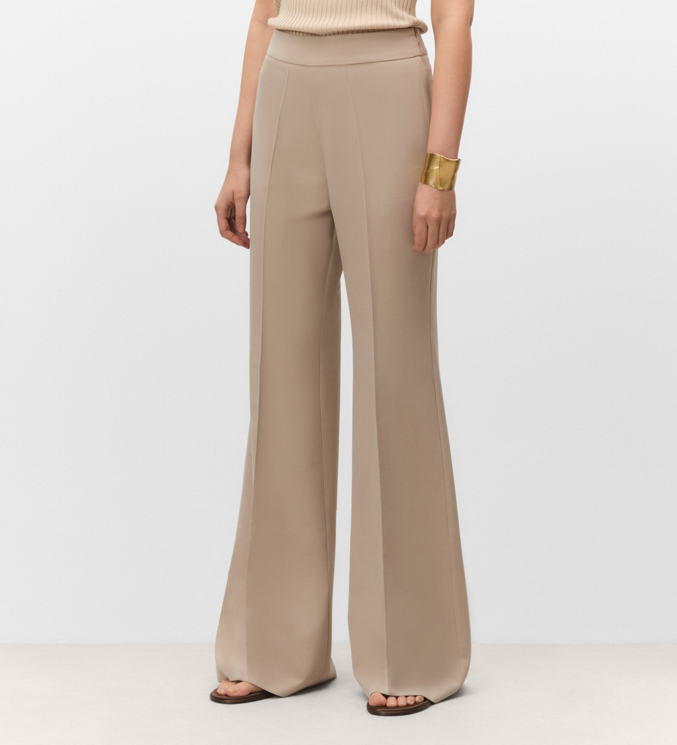 Pantalón acampanado