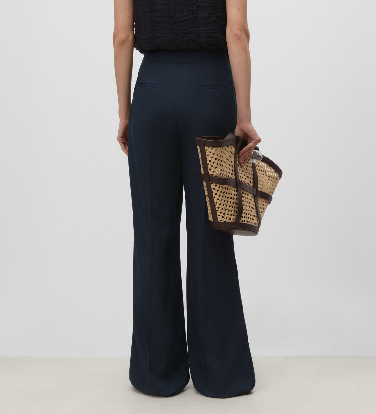 Wide leg pants with pockets