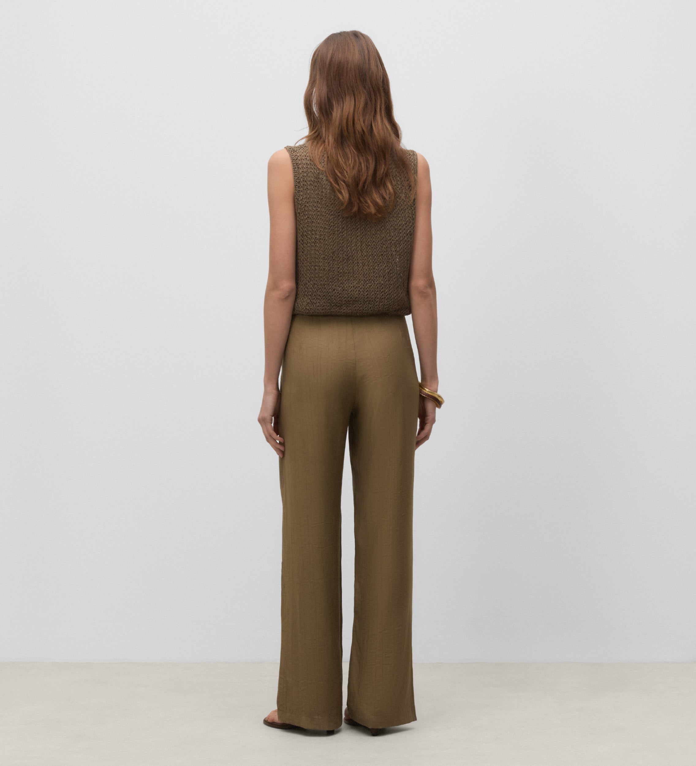 Flowing trousers with belt