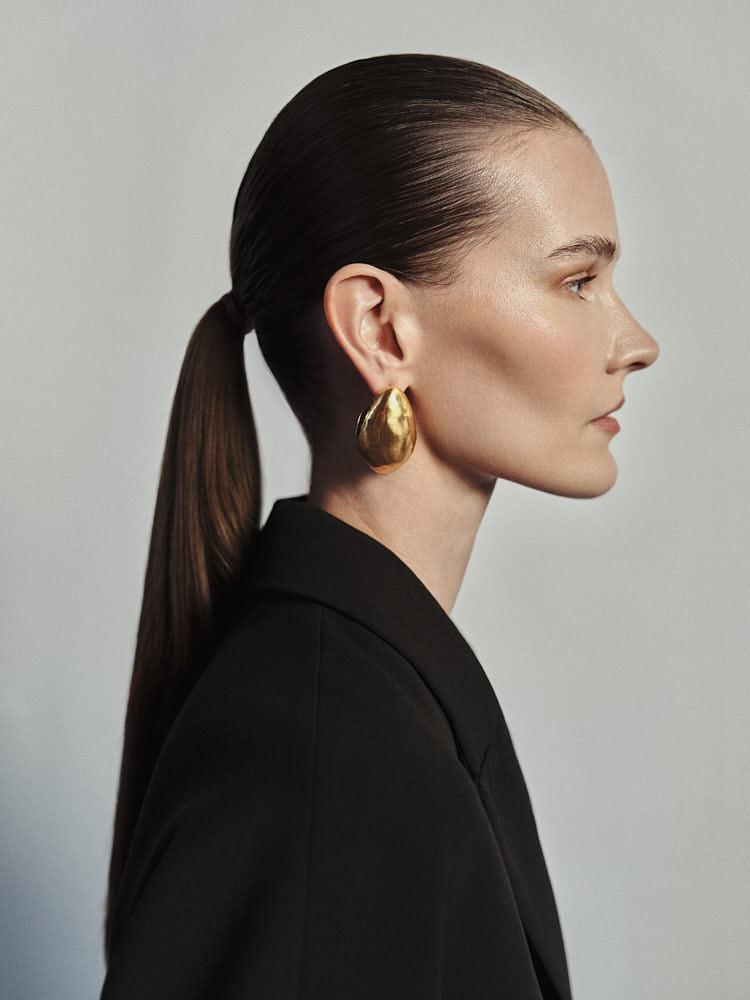 Oval golden earring