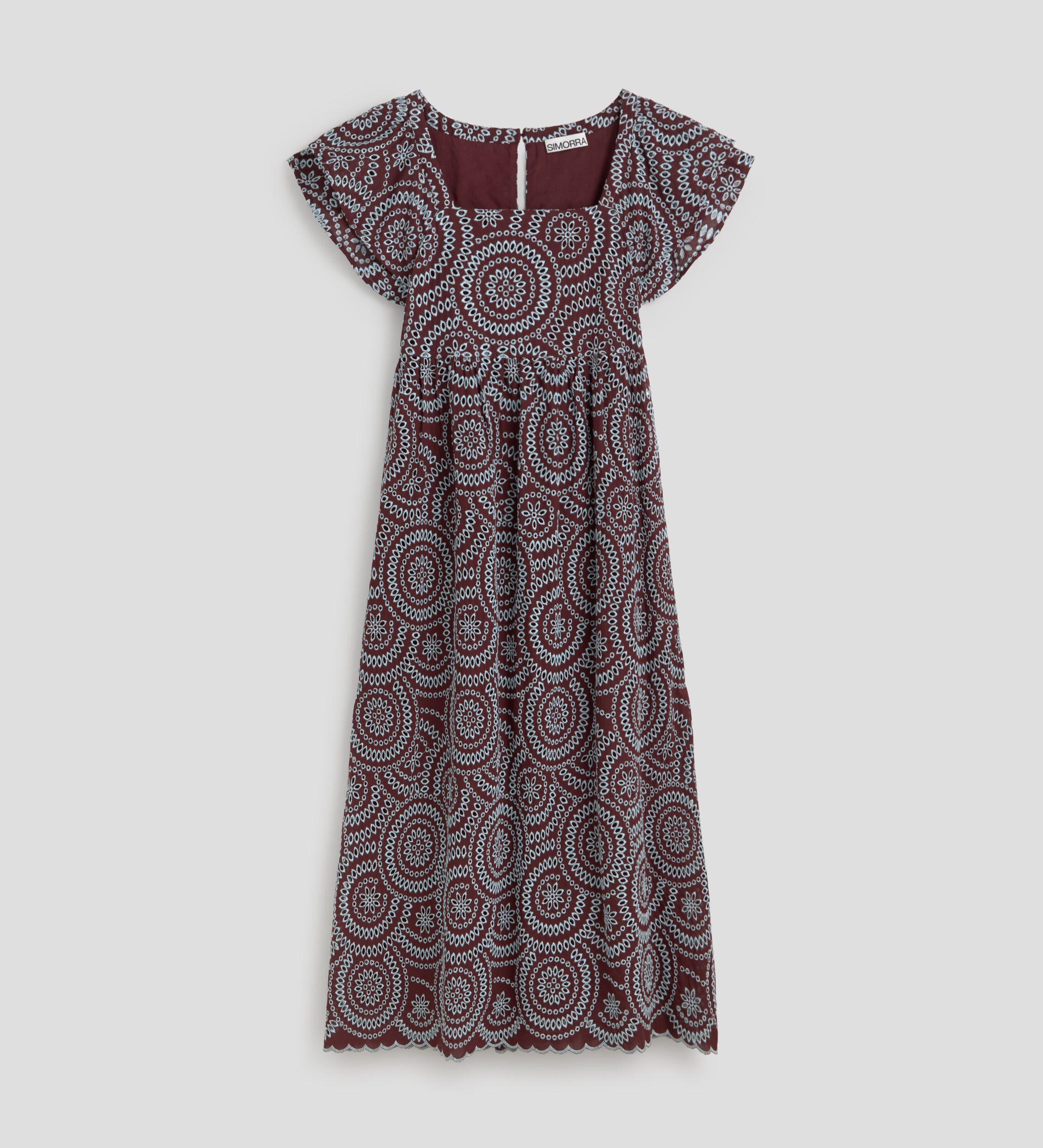 Vestido bordado contraste