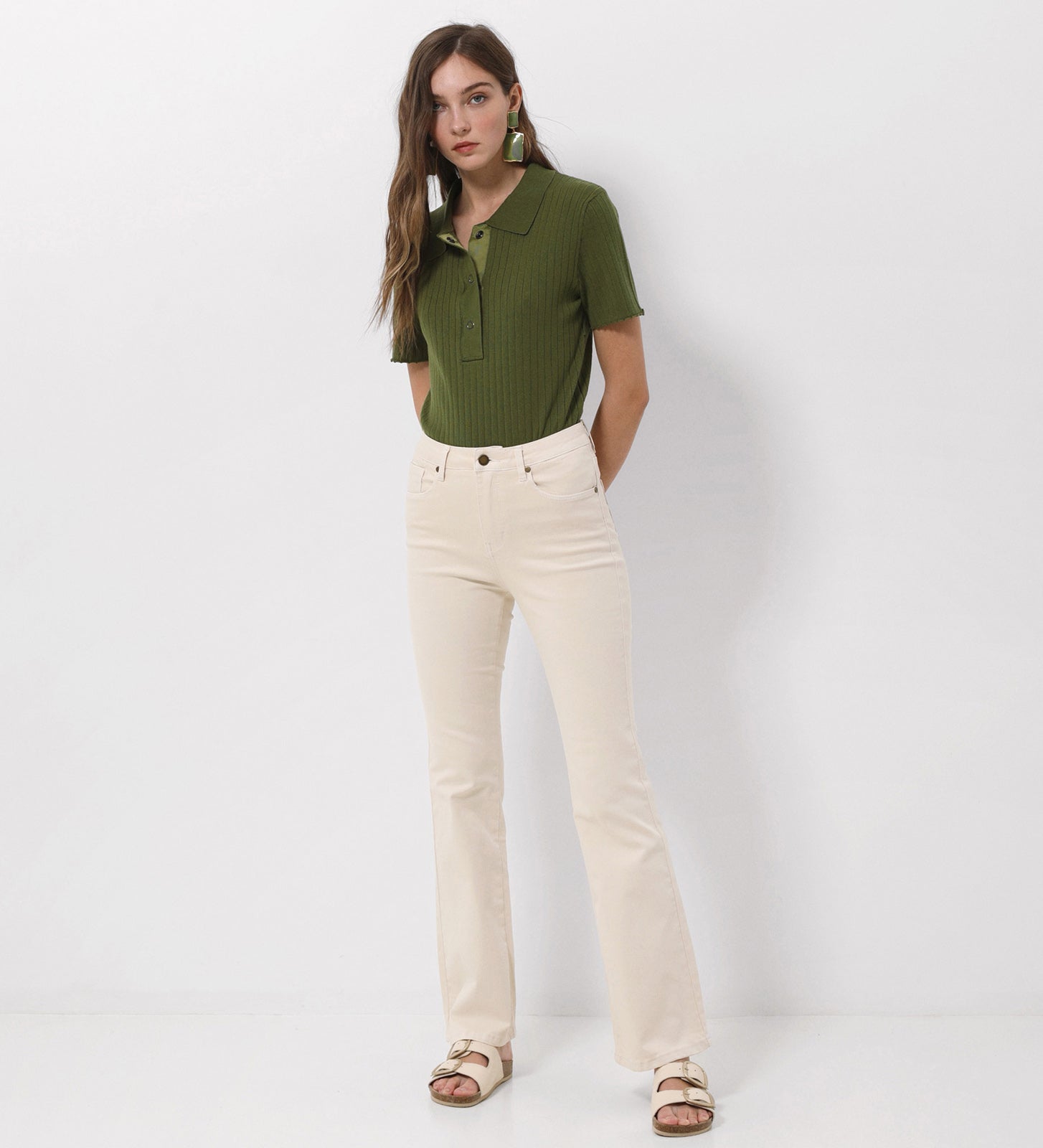 Pantalón vaquero acampanado