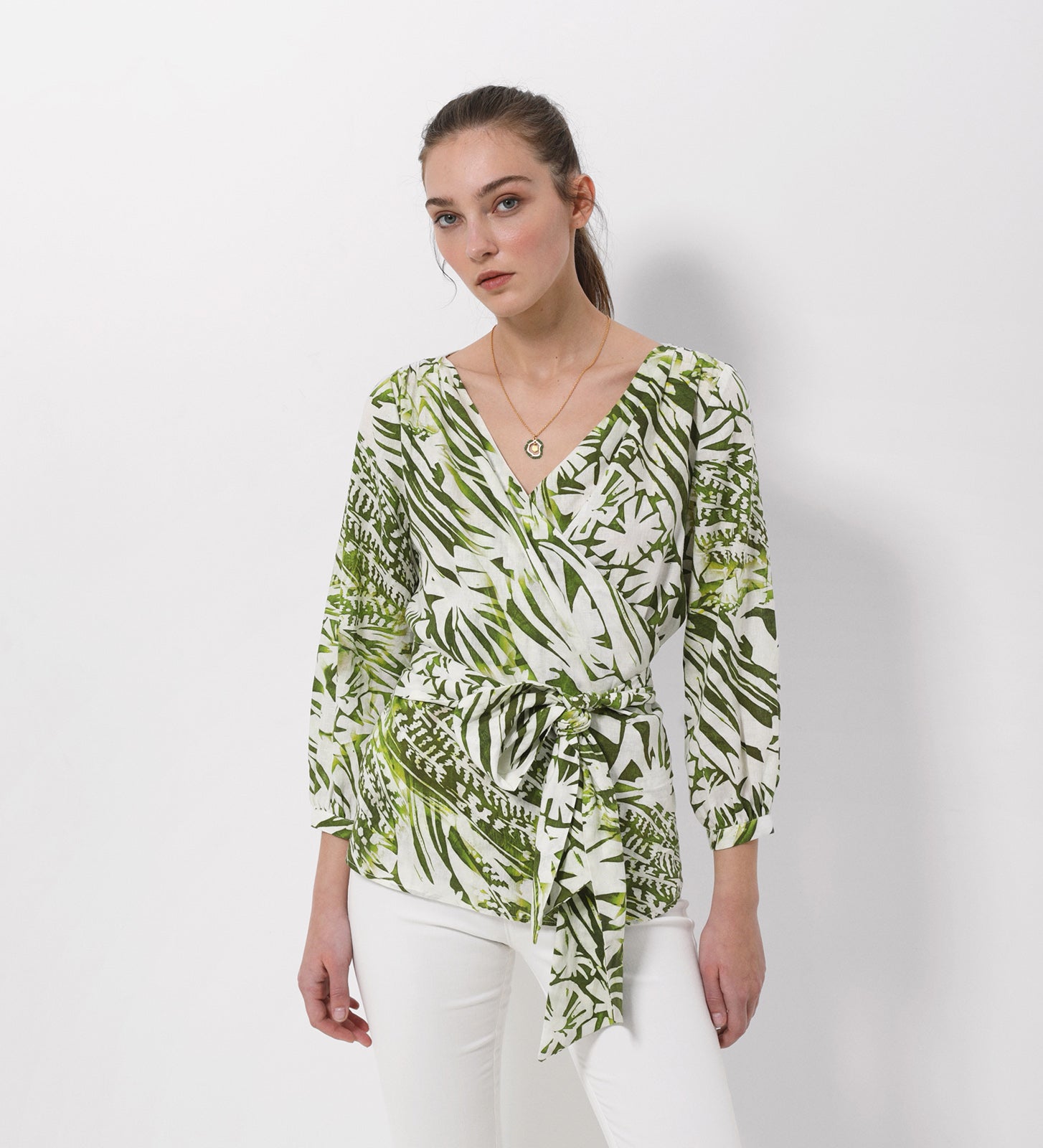 Top cruzado estampado