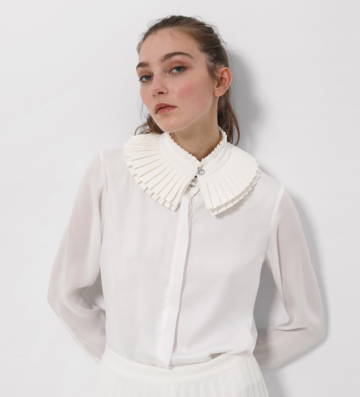 pleated collar