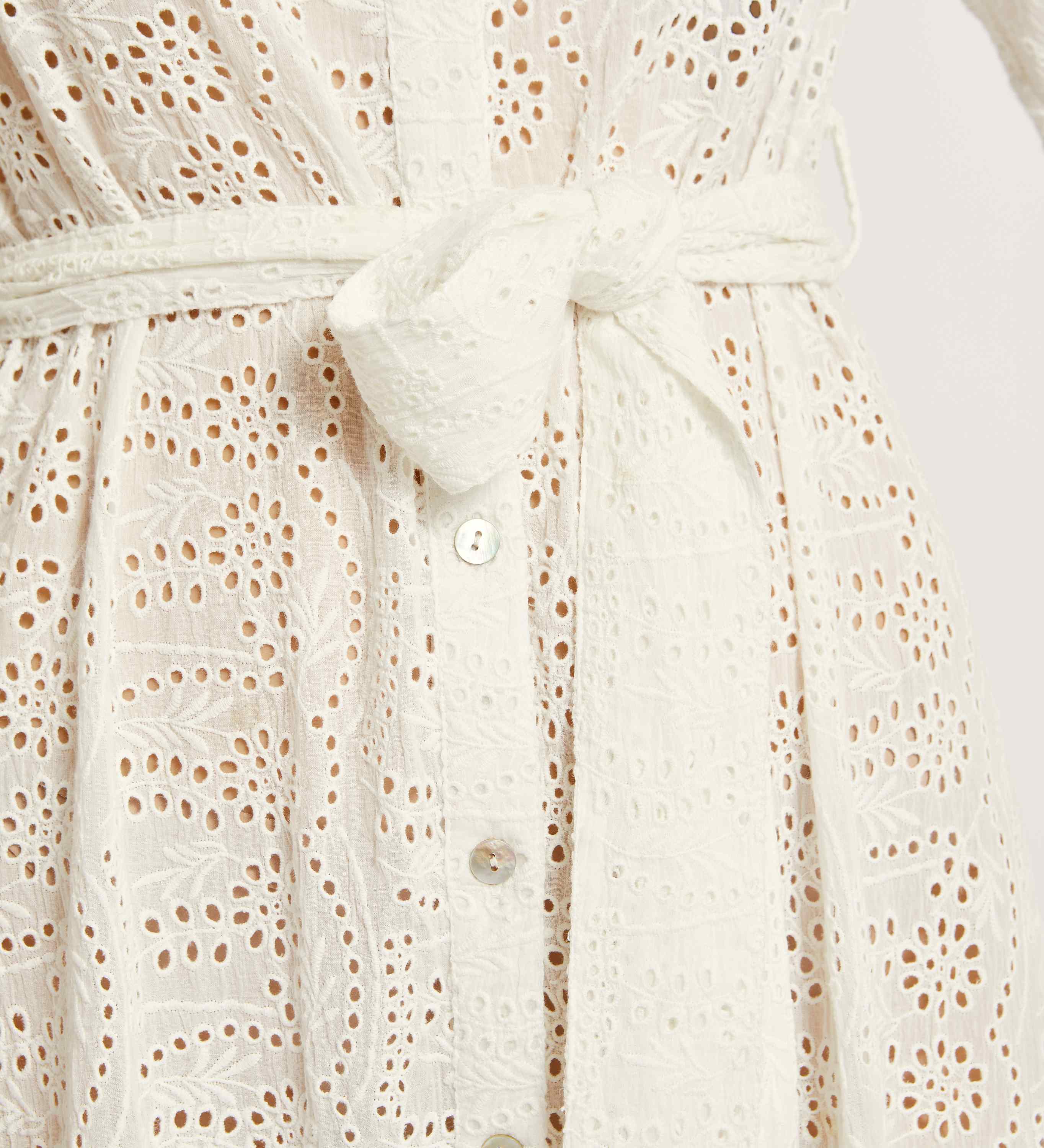 Robe en coton brodé