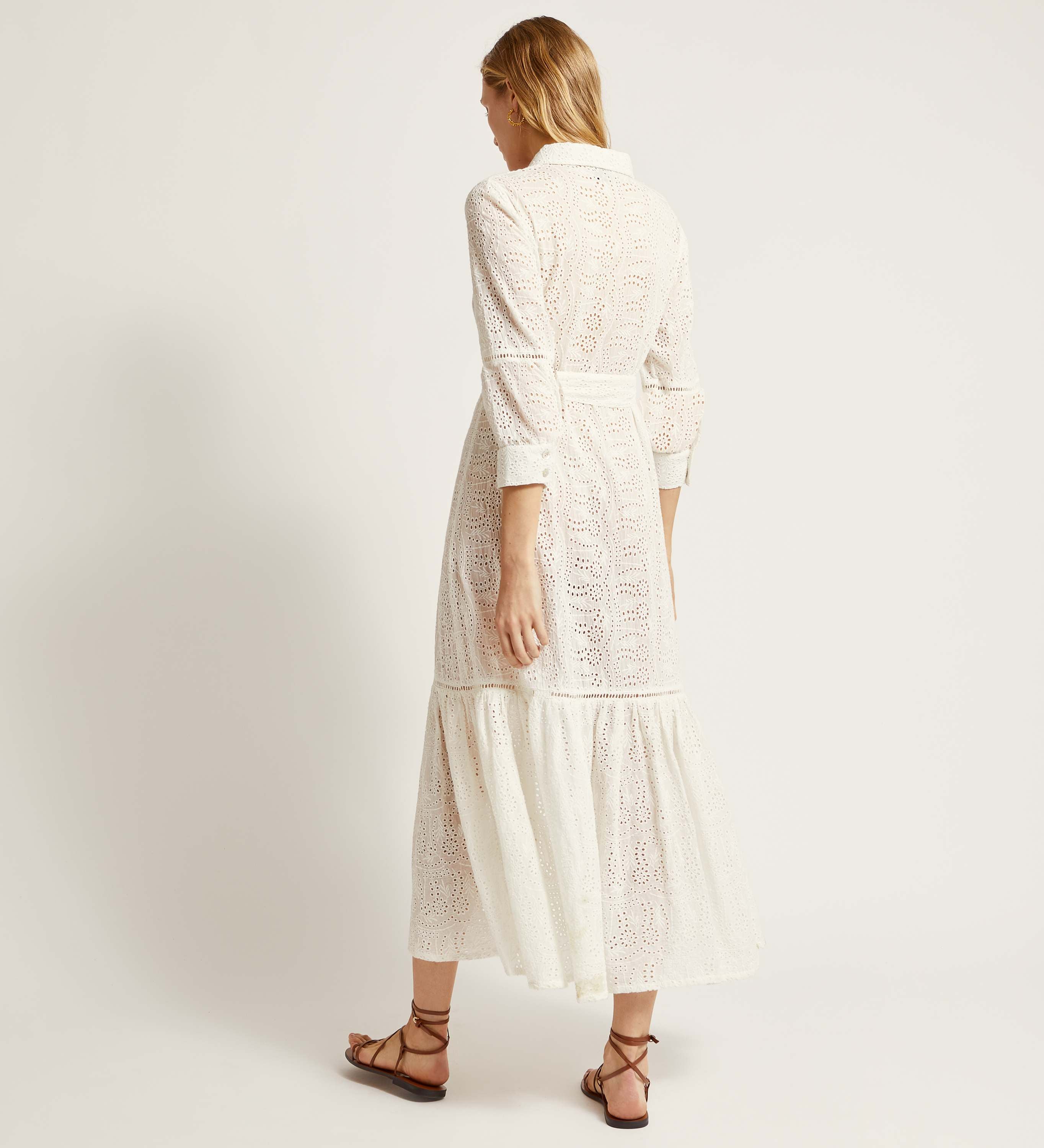 Robe en coton brodé