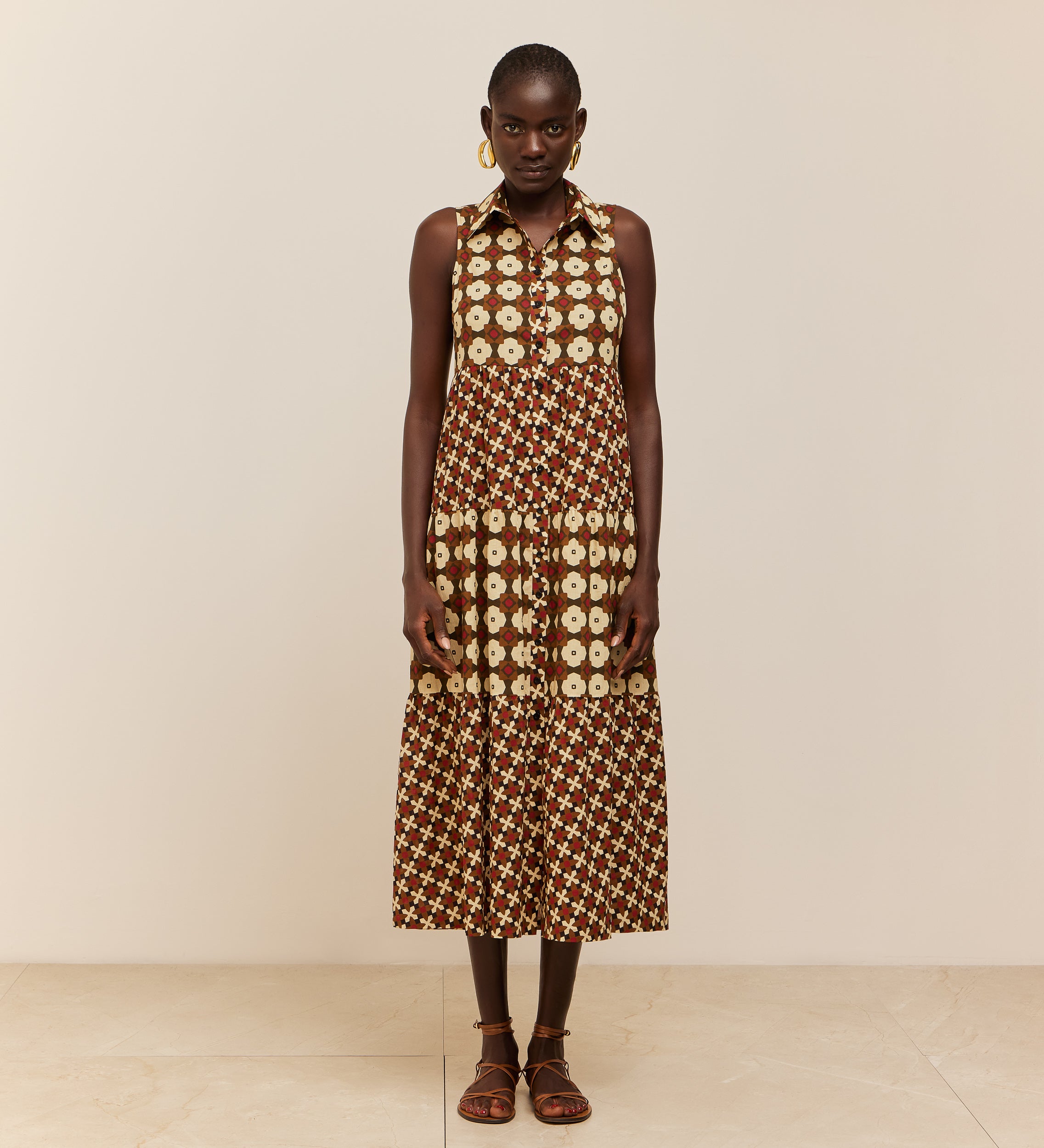 Robe longue imprimée aux sols froncés